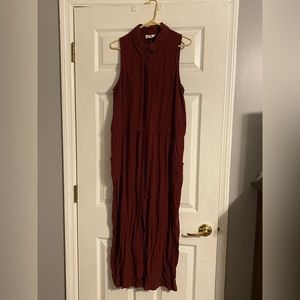 Maroon sleeveless jumpsuit